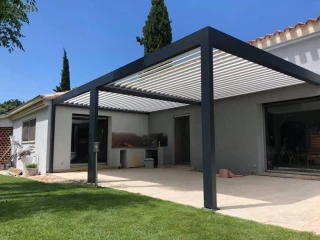 Installation de pergola bioclimatique